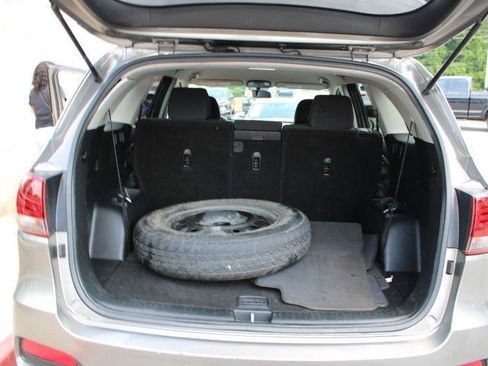 Used 2019 Kia Sorento L FWD image 14