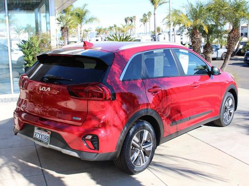 Used 2022 Kia Niro EX image 9