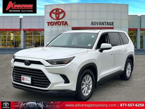 Used 2024 Toyota Grand Highlander AWD image 4