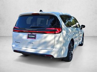 New 2026 Chrysler Pacifica Select video 2