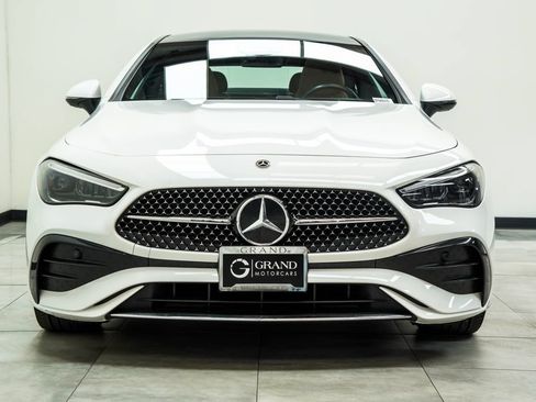 Used 2025 Mercedes-Benz CLE 300 4MATIC Coupe w/ AMG Line image 6