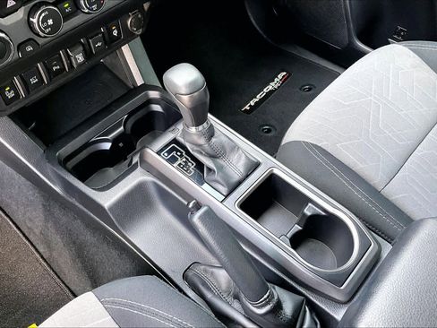 Used 2020 Toyota Tacoma TRD Sport image 17