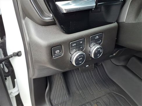 Used 2024 GMC Sierra 1500 SLE image 19