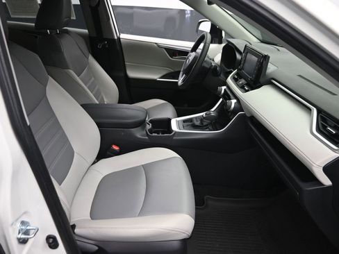 Used 2022 Toyota RAV4 XLE Premium AWD/4WD image 16