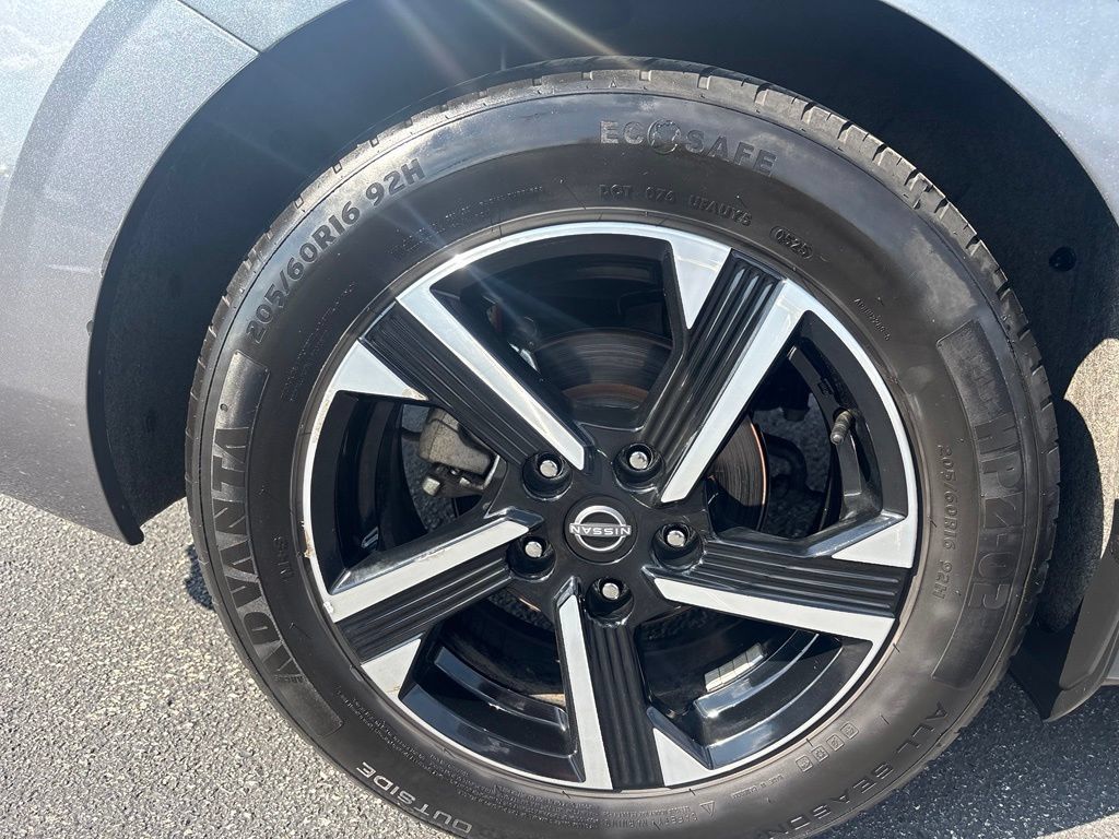 Used 2024 Nissan Sentra SV FWD image 9