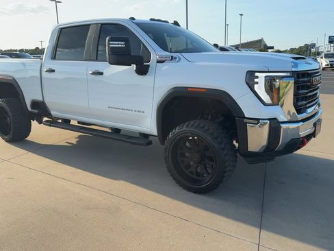 Used 2024 GMC Sierra 3500 Pro AWD/4WD image 9