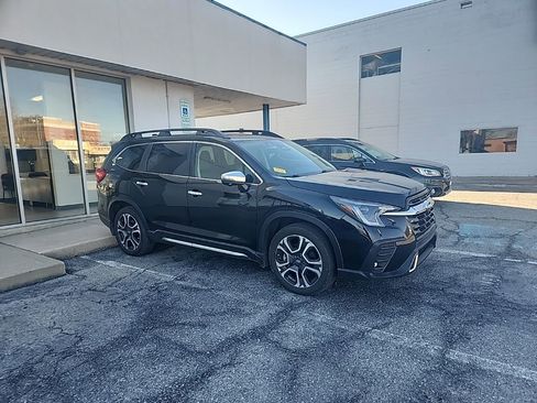 Used 2023 Subaru Ascent Touring image 1