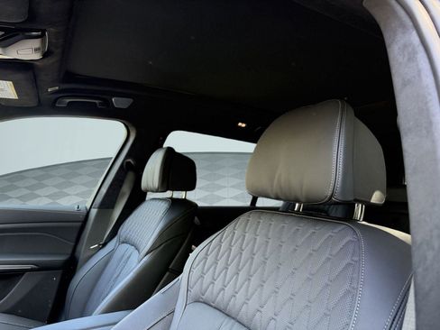 Used 2025 BMW X7 xDrive40i w/ M Sport Package image 24