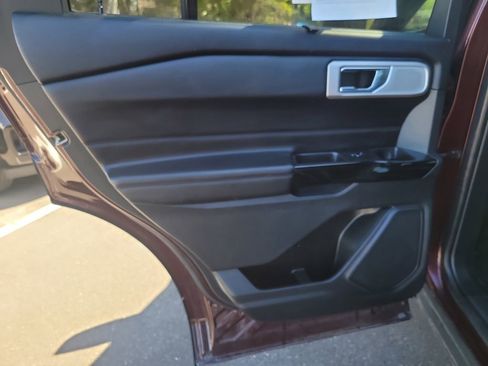 Certified 2022 Ford Explorer Platinum w/ Equipment Group 601A image 11