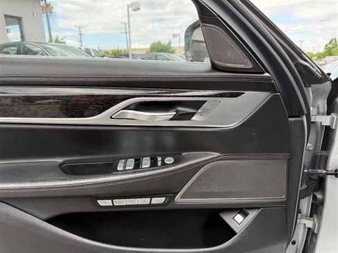 Used 2018 BMW 750Li xDrive AWD/4WD image 17
