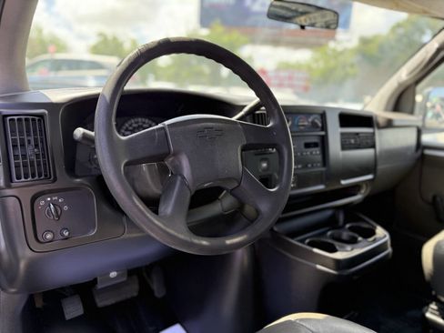 Used 2005 Chevrolet Express 2500 RWD image 9