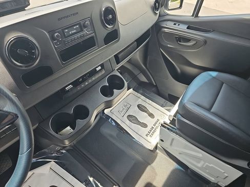 Used 2025 Mercedes-Benz Sprinter 2500 image 27