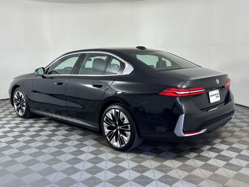 Used 2026 BMW 530i RWD image 3