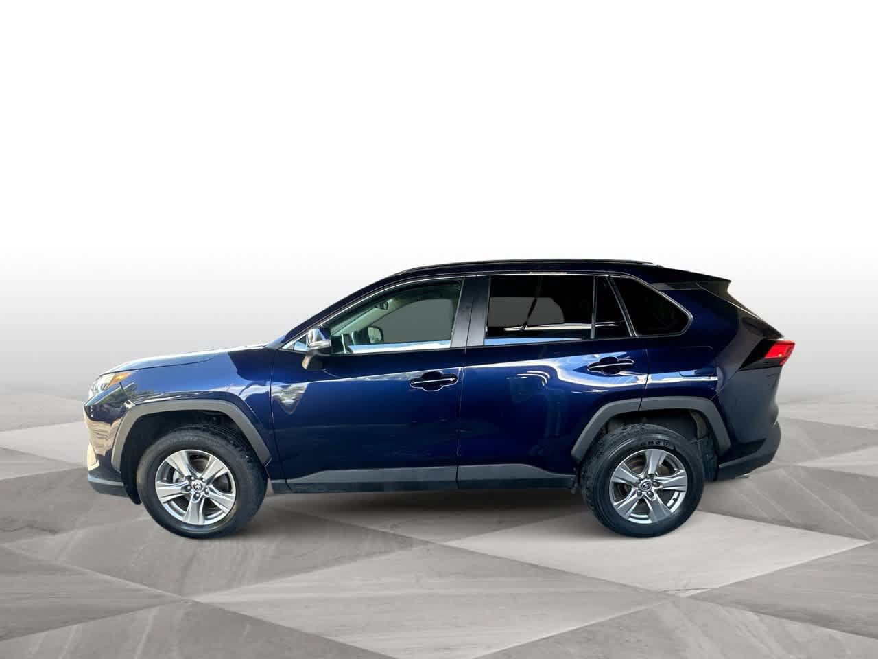 Used 2024 Toyota RAV4 XLE FWD image 5