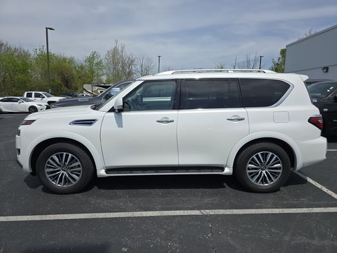 Used 2024 Nissan Armada SL w/ Captain's Chairs Package image 6