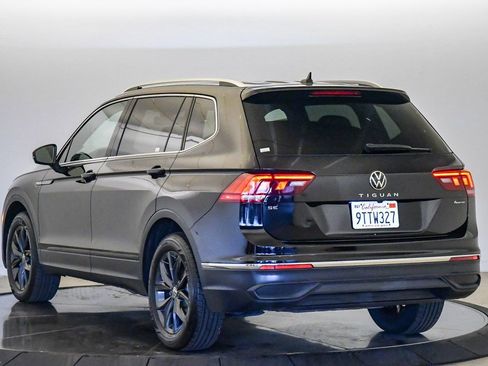 Used 2024 Volkswagen Tiguan SE image 2