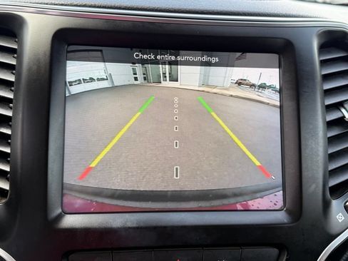 Used 2021 Jeep Cherokee Latitude Lux w/ Comfort/Convenience Group FWD image 27