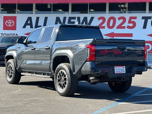 Used 2025 Toyota Tacoma TRD Off-Road image 3