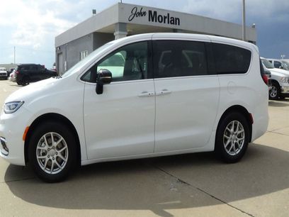Certified 2025 Chrysler Pacifica Select