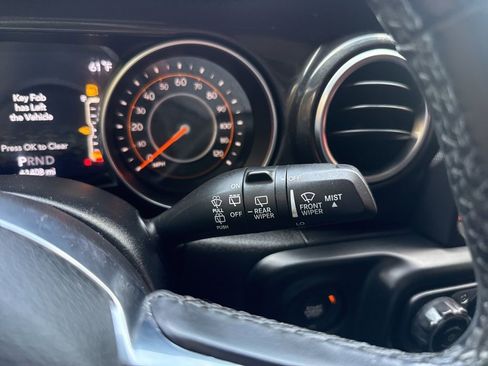 Used 2020 Jeep Wrangler Unlimited Sahara image 19