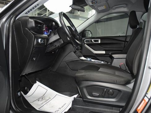 Used 2022 Ford Explorer XLT image 39