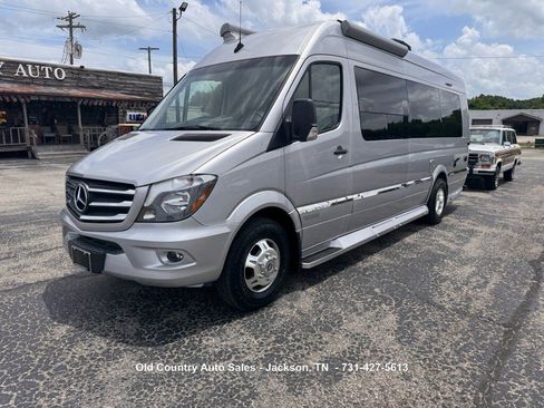 Used 2017 Mercedes-Benz Sprinter 3500 image 32
