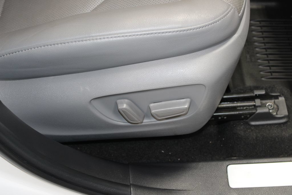 Used 2023 Toyota Highlander Limited FWD image 22