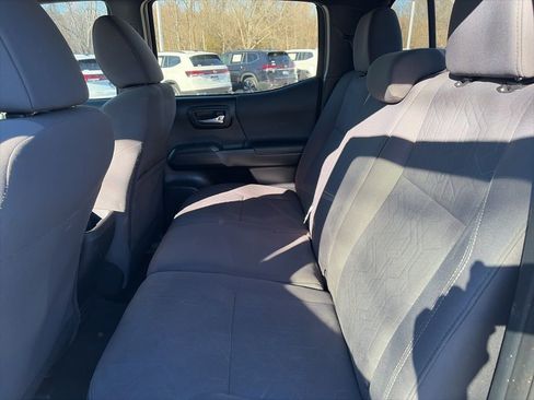 Used 2019 Toyota Tacoma TRD Off-Road image 25