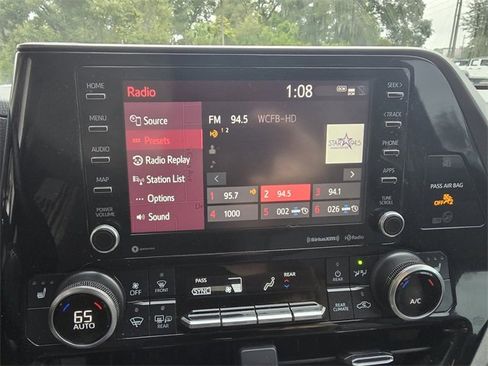 Used 2022 Toyota Highlander XLE image 5