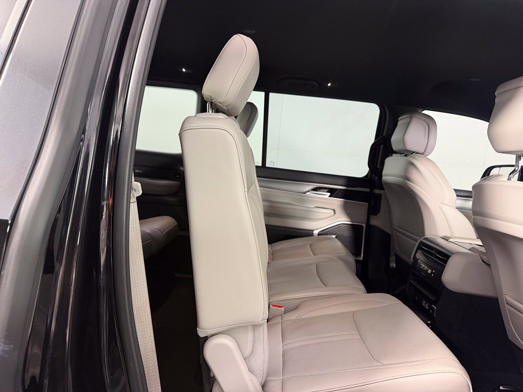 Used 2025 Jeep Wagoneer 4WD image 21