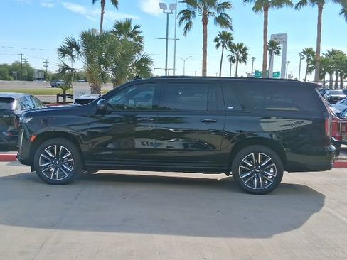 Used 2023 Cadillac Escalade ESV Sport Platinum w/ LPO, Floor Liner Package image 3