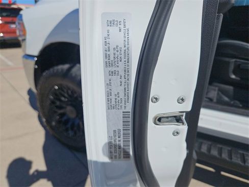 Used 2024 RAM 2500 Tradesman w/ Chrome Appearance Group image 31