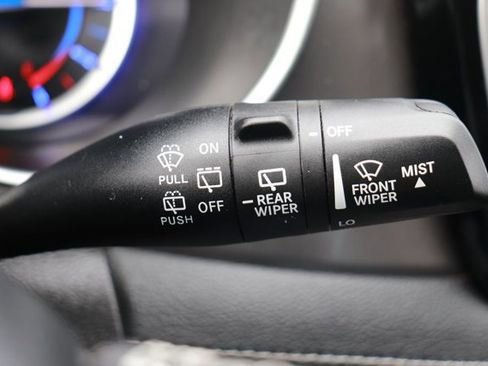 Used 2024 Chrysler Pacifica Select image 24