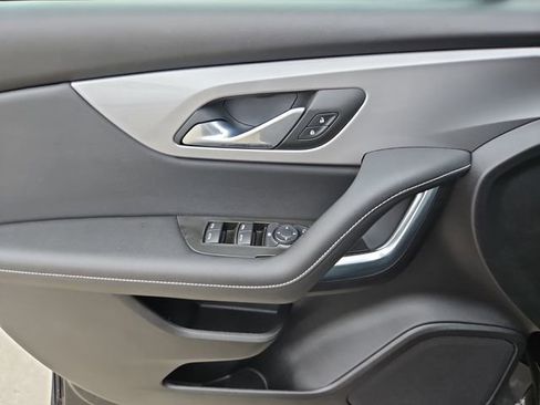 Used 2025 Chevrolet Blazer LT image 17
