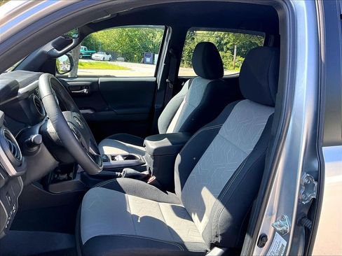 Used 2023 Toyota Tacoma TRD Sport w/ Technology Package AWD/4WD image 10