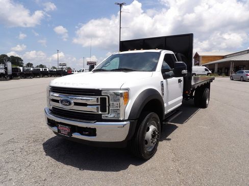 Used 2017 Ford F550 2WD Regular Cab Super Duty image 51