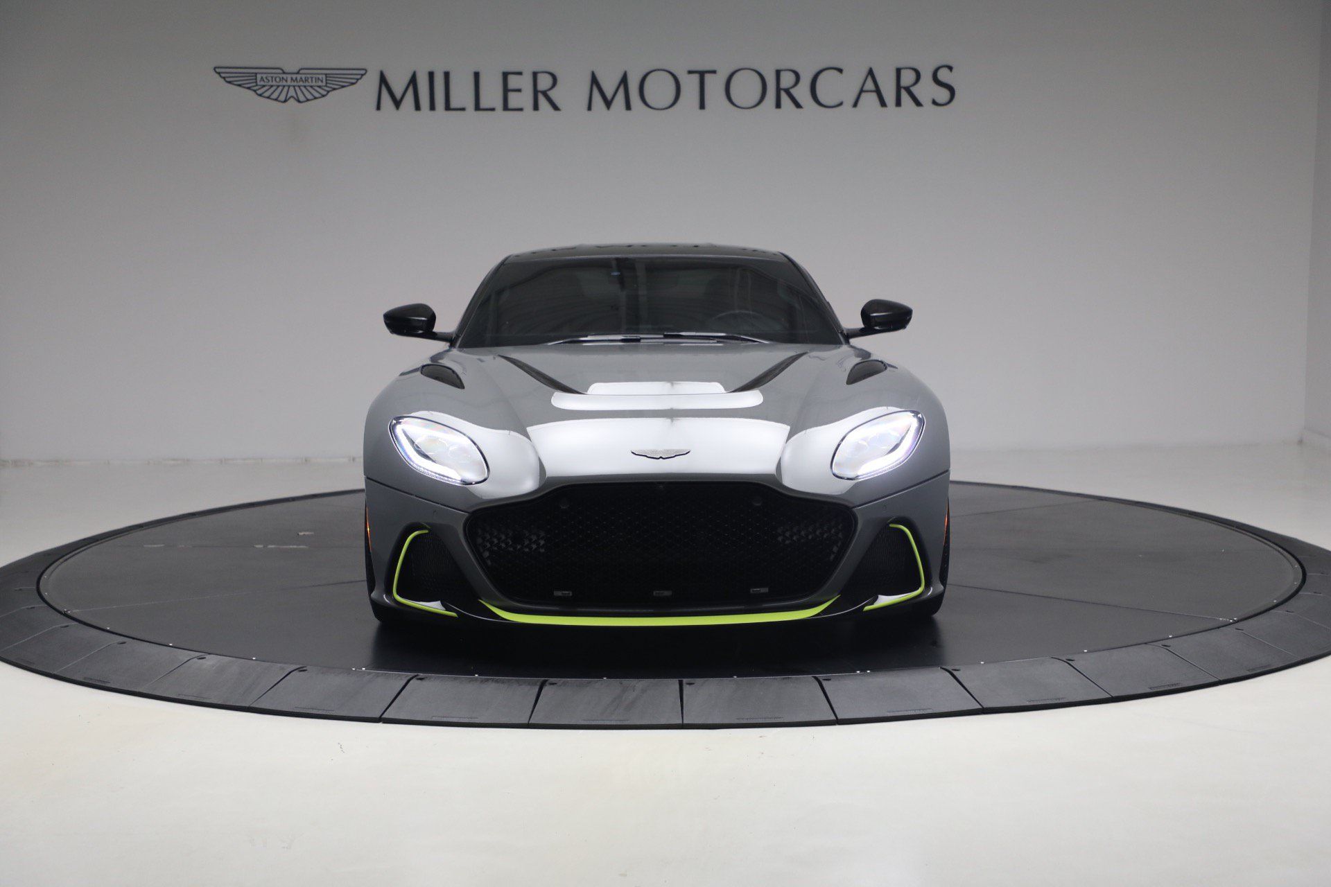 Used 2023 Aston Martin DBS Coupe RWD image 12