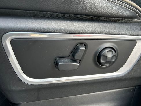 Used 2019 RAM 1500 Laramie AWD/4WD image 19