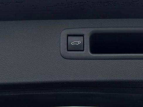 Used 2023 Toyota Highlander XLE AWD/4WD image 12
