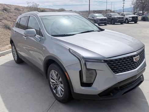 Used 2025 Cadillac XT4 Premium Luxury image 3