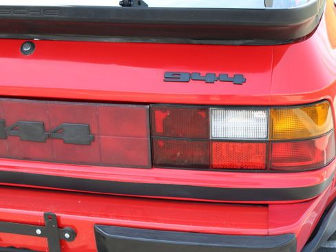 Used 1988 Porsche 944 Coupe image 11