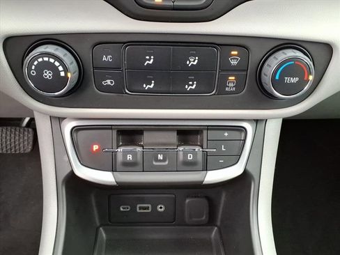 Certified 2022 GMC Terrain SLE image 12