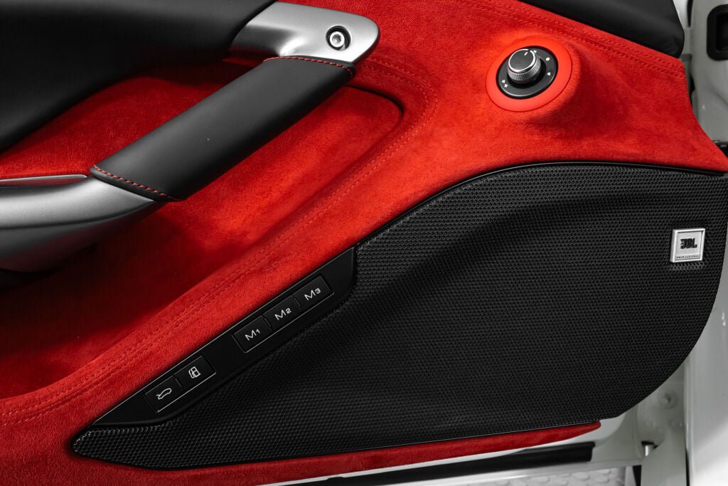 Used 2022 Ferrari F8 Tributo RWD image 31