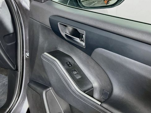 Used 2024 Toyota Highlander XLE FWD image 32