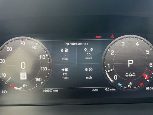 Used 2024 Land Rover Defender 90 S image 15