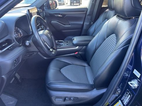 Used 2023 Toyota Highlander XSE image 25
