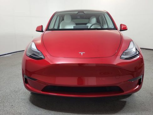 Used 2023 Tesla Model Y 2WD image 2