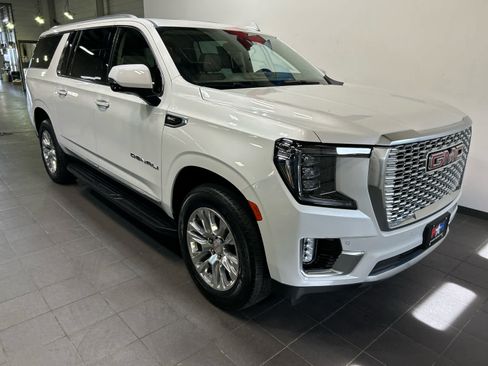 Used 2023 GMC Yukon XL Denali AWD/4WD image 2