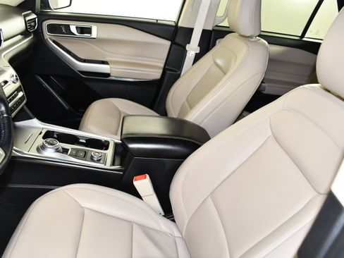 Used 2022 Ford Explorer XLT w/ Equipment Group 202A image 40