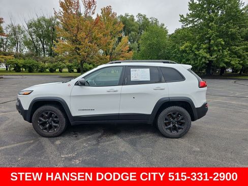 Used 2017 Jeep Cherokee Trailhawk w/ Cold Weather Group AWD/4WD image 1